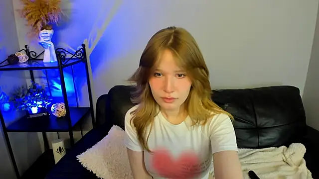 EvaStevs online show from December 14, 2024, 7:14 pm