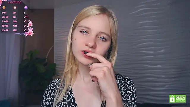 OdelinaFicken online show from October 3, 2025, 5:26 am