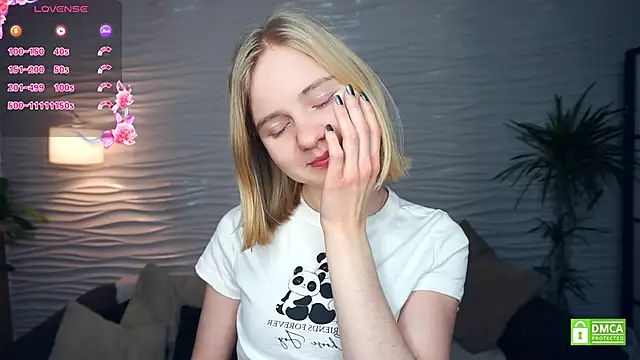 OdelinaFicken online show from December 18, 2025, 4:18 am