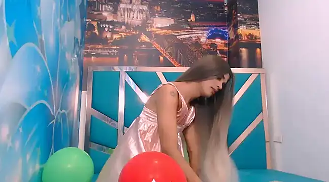 Luna and valery online show from December 6, 2024, 8:07 pm