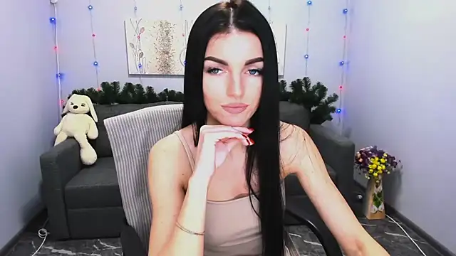 Angelina Clarks online show from December 16, 2024, 1:00 pm