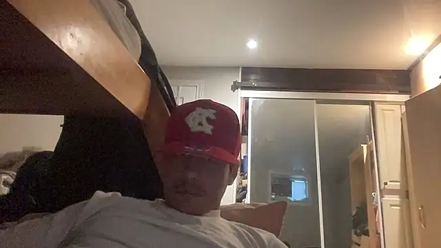 Snapshot of johnycash21 chatting on April 16, 2026, 10:45 pm johnycash21 online show from April 16, 2026, 10:45 pm