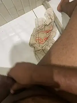 rodrigo21Cm  online show from February 17, 2025, 2:53 am