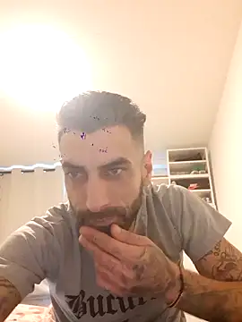 Snapshot of Italian69am chatting on December 21, 2025, 1:29 pm Italian69am online show from December 21, 2025, 1:29 pm