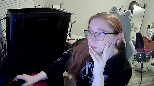 LilyFoxxx online show from October 17, 2025, 3:10 am