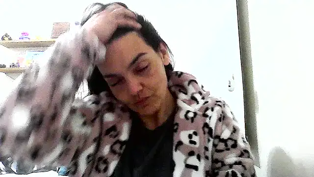 escritorasafada online show from November 18, 2025, 1:55 am