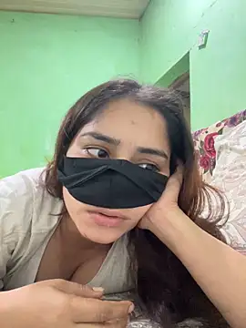 Black Glow online show from March 13, 2025, 2:44 pm