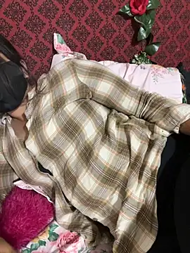 Black Glow online show from December 3, 2025, 10:02 am