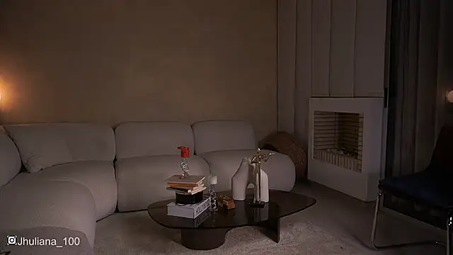 paulacora100 online show from November 3, 2025, 2:35 am