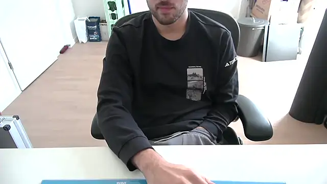 taallguyy 196 online show from November 13, 2025, 11:09 am