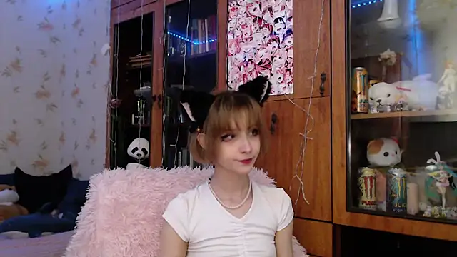 Snapshot of cloudgirrl chatting on February 17, 2025, 8:26 pm cloudgirrl online show from February 17, 2025, 8:26 pm