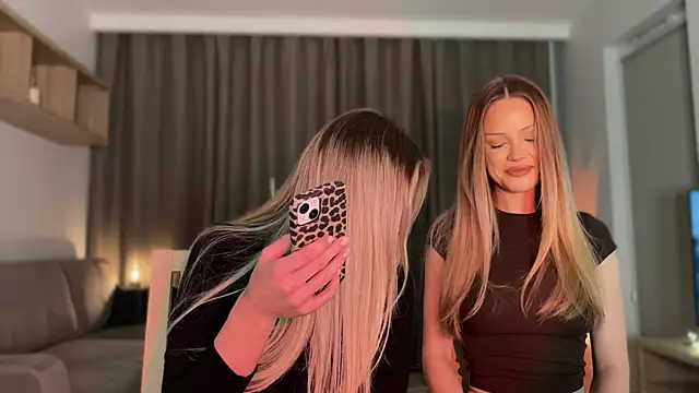 Julia RL online show from November 7, 2025, 9:04 pm