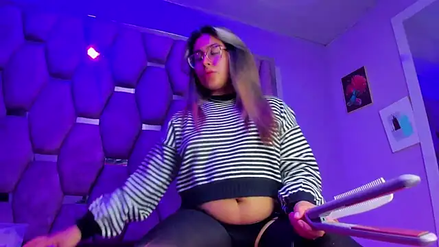 Freya Miller  online show from October 1, 2025, 3:12 am