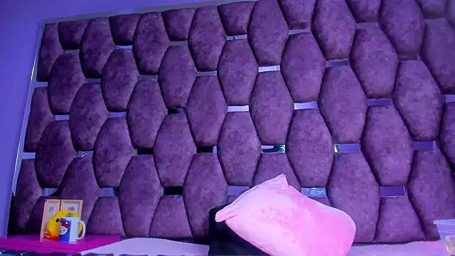 Freya Miller  online show from October 19, 2025, 3:40 am