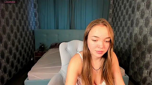 Christy Little online show from December 24, 2024, 8:33 am