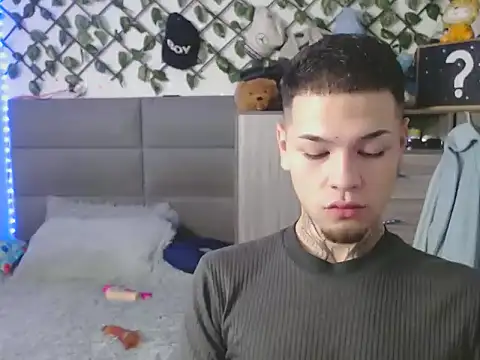 MarceloMilk online show from October 31, 2025, 4:57 am