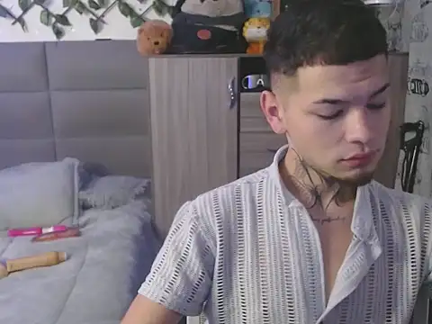 MarceloMilk online show from November 4, 2025, 4:55 am