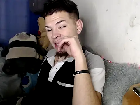 MarceloMilk online show from November 18, 2025, 4:39 am