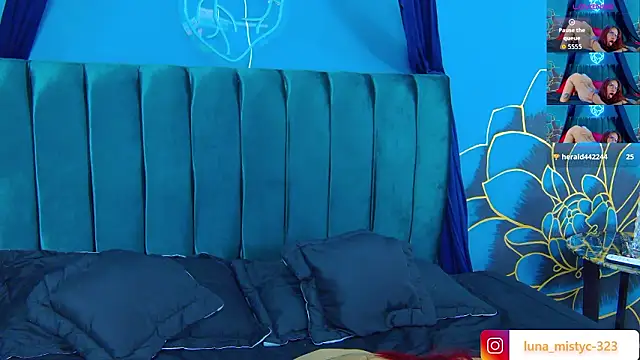 Lunamistyc online show from March 9, 2026, 8:02 pm