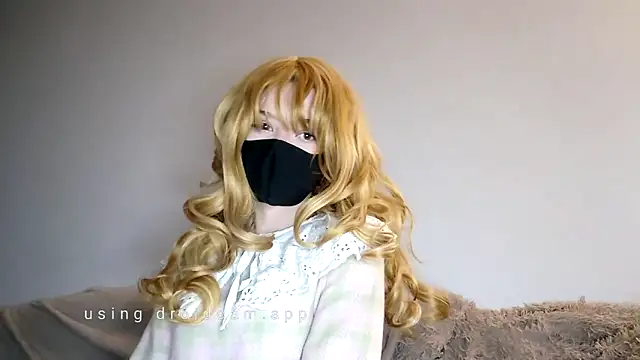 Snapshot of MirraMissu chatting on December 2, 2024, 12:19 am MirraMissu online show from December 2, 2024, 12:19 am