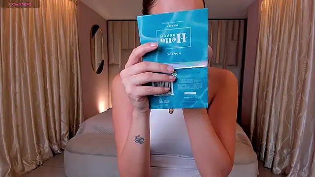 KaiaFerreira online show from November 9, 2025, 12:47 pm