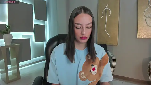 KaiaFerreira online show from December 3, 2025, 12:25 pm