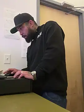 Snapshot of jr91esl chatting on February 1, 2025, 2:37 am jr91esl online show from February 1, 2025, 2:37 am