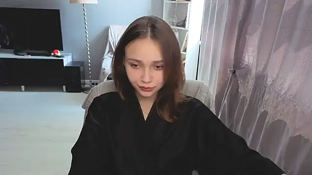 SweetLinaa online show from June 27, 2026, 8:08 am