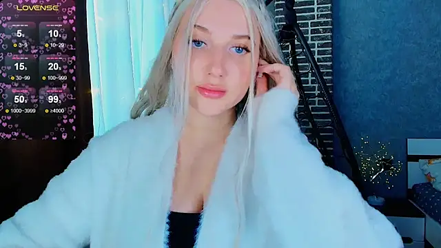 Evacadooo online show from November 6, 2025, 6:36 am