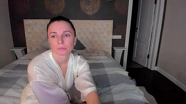 Snapshot of AllisonWilliams chatting on December 16, 2024, 6:05 pm AllisonWilliams online show from December 16, 2024, 6:05 pm