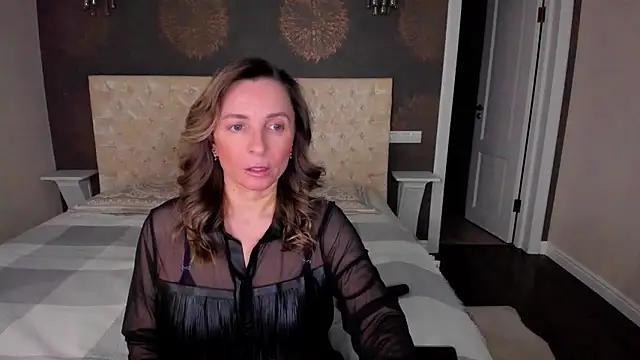 Snapshot of AllisonWilliams chatting on December 21, 2024, 5:29 pm AllisonWilliams online show from December 21, 2024, 5:29 pm