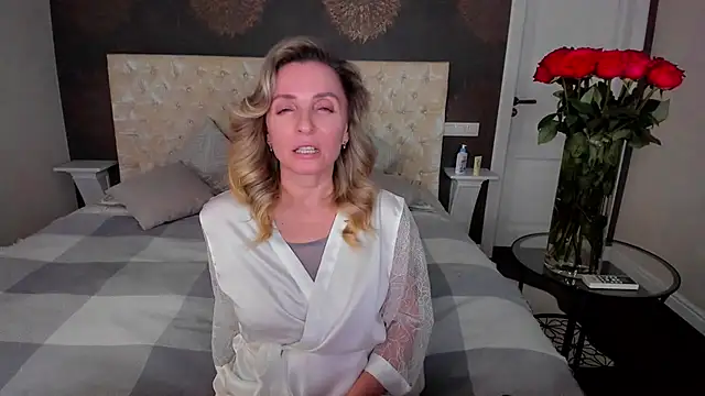 Snapshot of AllisonWilliams chatting on September 14, 2025, 5:01 pm AllisonWilliams online show from September 14, 2025, 5:01 pm