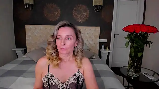 Snapshot of AllisonWilliams chatting on September 15, 2025, 5:24 pm AllisonWilliams online show from September 15, 2025, 5:24 pm