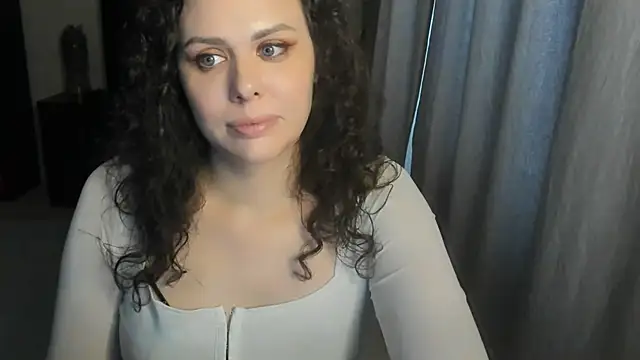 MollyCheiz online show from July 2, 2026, 3:23 am