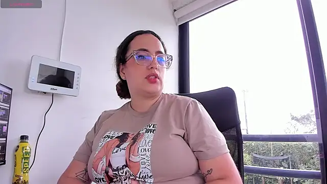 Snapshot of sussan_miller_ chatting on November 20, 2025, 9:03 pm sussan miller online show from November 20, 2025, 9:03 pm