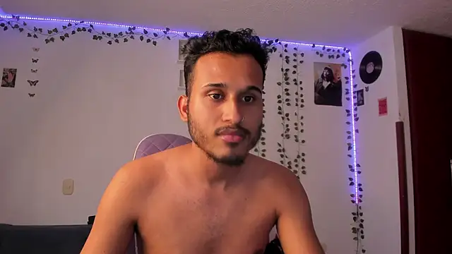 Raf brunette online show from January 15, 2025, 8:37 pm