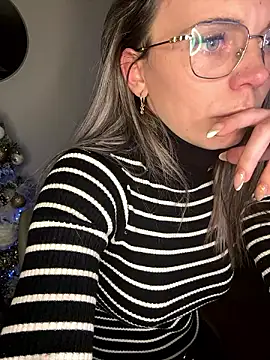 Elle lui2611 online show from December 6, 2024, 7:23 pm