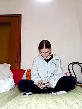 ella grays online show from December 19, 2025, 5:42 pm