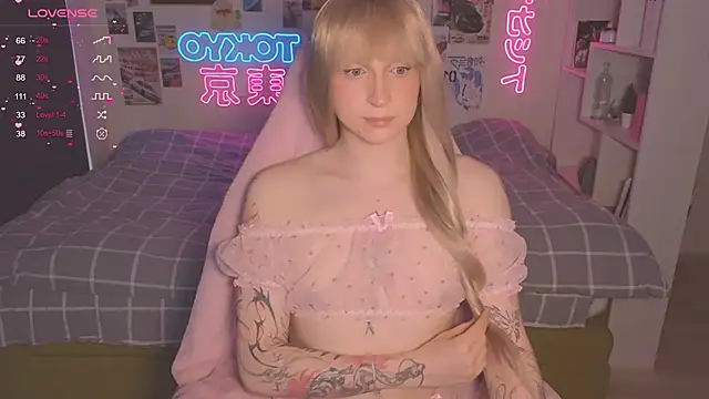 p1nkvenom online show from September 24, 2025, 1:36 pm