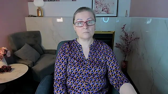 AlexandraKind online show from December 3, 2025, 2:15 pm