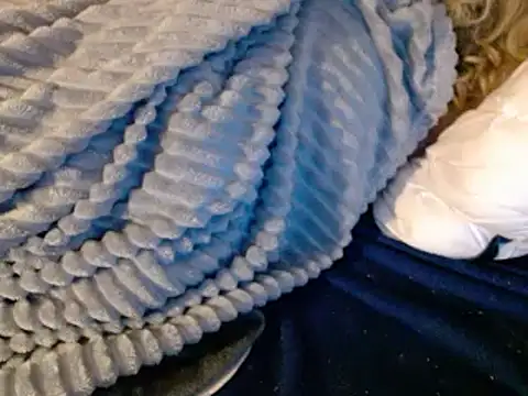 Snapshot of housewife_shantie chatting on February 15, 2025, 12:48 am housewife shantie online show from February 15, 2025, 12:48 am