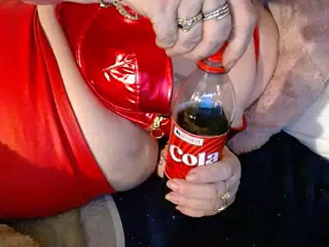 Snapshot of housewife_shantie chatting on February 20, 2025, 9:31 pm housewife shantie online show from February 20, 2025, 9:31 pm