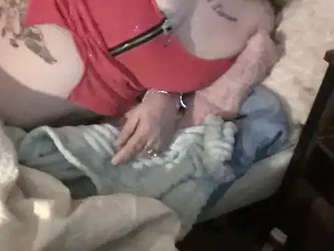 Snapshot of housewife_shantie chatting on February 27, 2025, 8:42 pm housewife shantie online show from February 27, 2025, 8:42 pm