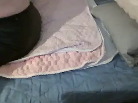 Snapshot of housewife_shantie chatting on March 5, 2025, 10:55 am housewife shantie online show from March 5, 2025, 10:55 am