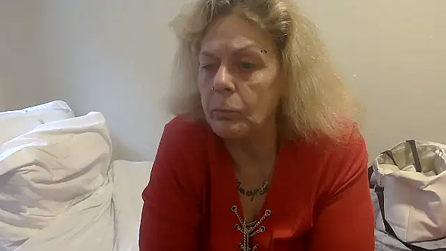 Snapshot of housewife_shantie chatting on October 3, 2025, 10:23 am housewife shantie online show from October 3, 2025, 10:23 am