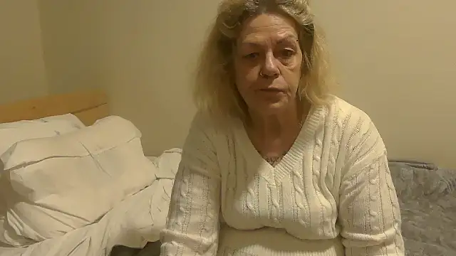 Snapshot of housewife_shantie chatting on October 11, 2025, 8:46 am housewife shantie online show from October 11, 2025, 8:46 am