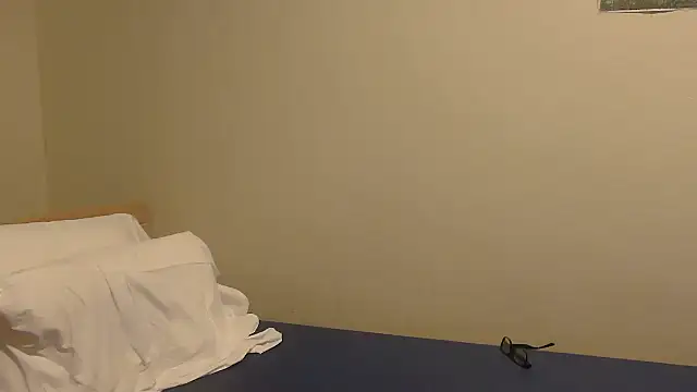 Snapshot of housewife_shantie chatting on October 19, 2025, 7:31 am housewife shantie online show from October 19, 2025, 7:31 am