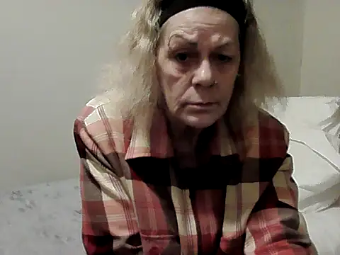 Snapshot of housewife_shantie chatting on November 4, 2025, 7:07 am housewife shantie online show from November 4, 2025, 7:07 am