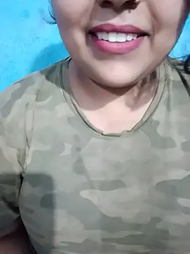 Snapshot of Love-Veronica chatting on August 3, 2026, 6:11 pm Love-Veronica online show from August 3, 2026, 6:11 pm