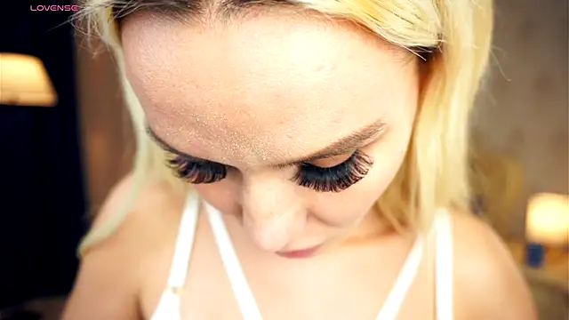 Snapshot of BrittByron chatting on December 5, 2024, 8:33 am BrittByron online show from December 5, 2024, 8:33 am